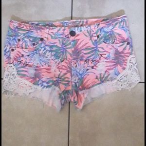 Ripped booty shorts size 9